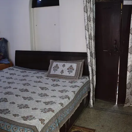 Thirteen Homestay Mathura Exterior photo