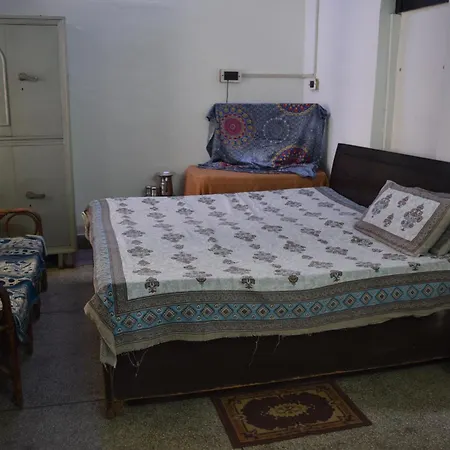 Thirteen Homestay Mathura Exterior photo