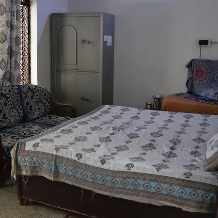 Thirteen Homestay Mathura Exterior photo
