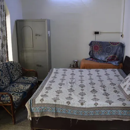 Thirteen Homestay Mathura Exterior photo