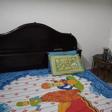 Thirteen Homestay Mathura Exterior photo