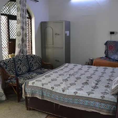 Thirteen Homestay Mathura Exterior photo
